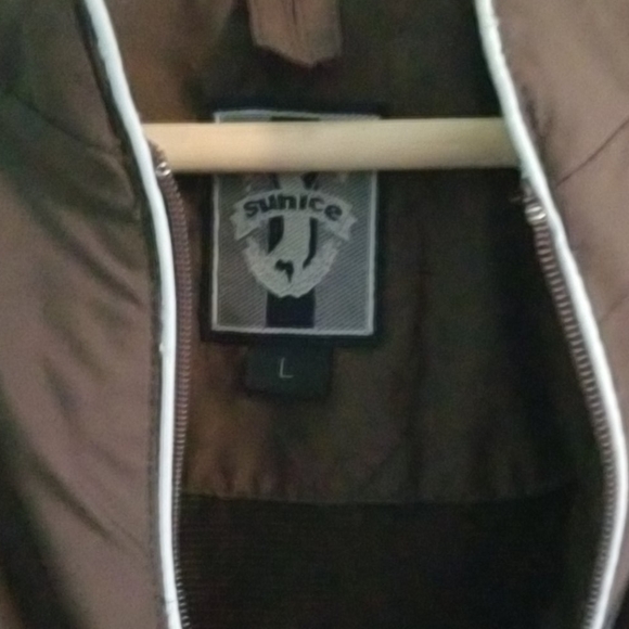 Wind breaker - Picture 2 of 3